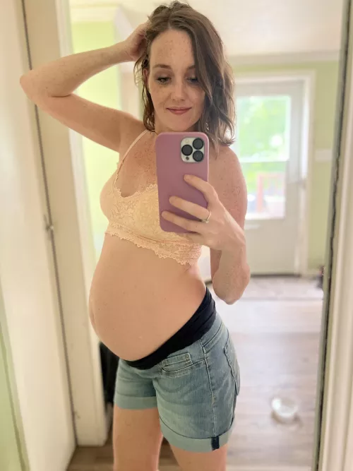 Do I still look cute with a baby bump? by Rarity_bee