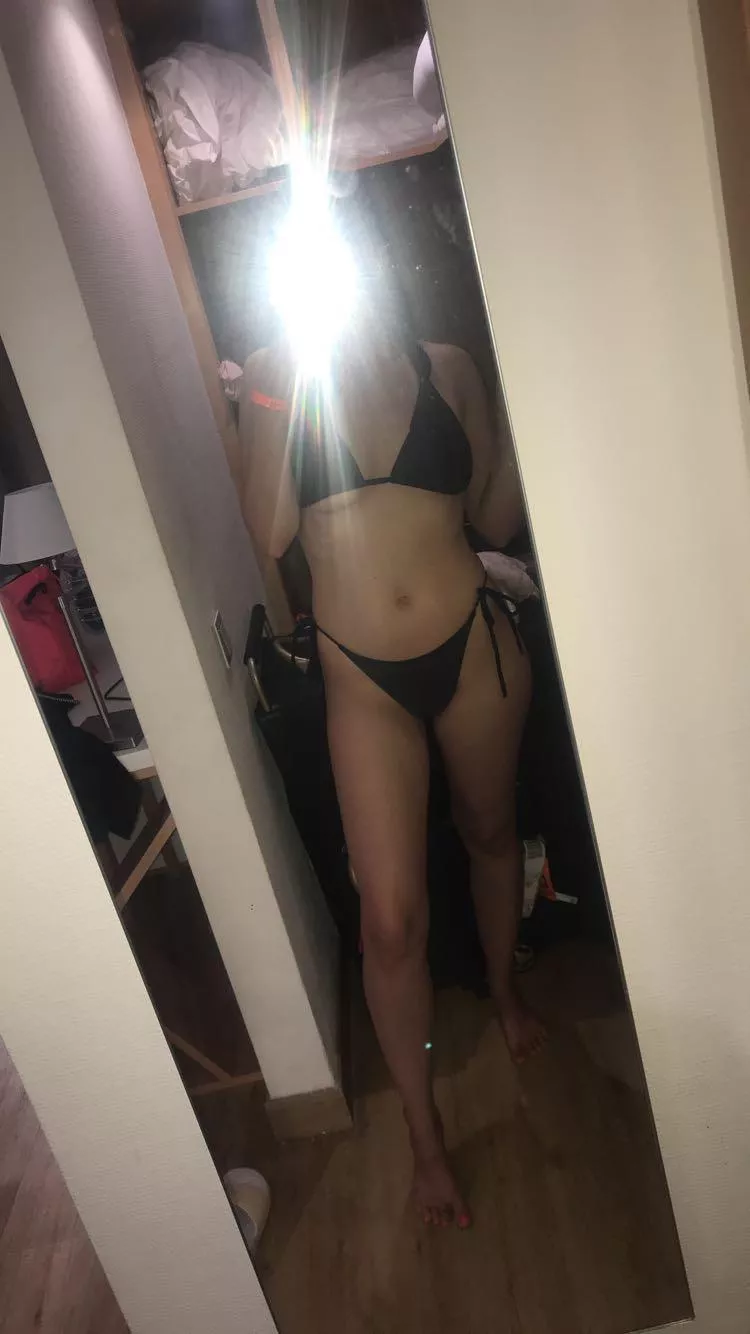 Do I suit this bikini? posted by Pitiful-Election-630