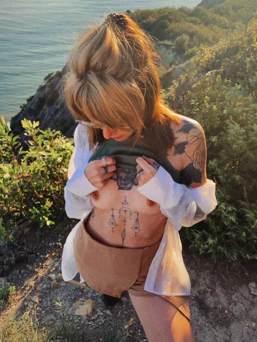 do it [f]ast before no one sees by Gloria_Rivera