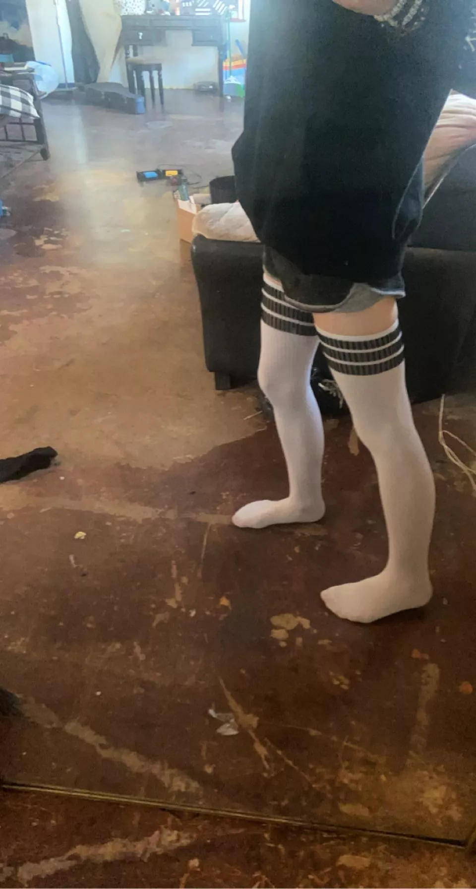 Do my legs look good in my thigh highs? 🥺 posted by xxxSp00kyb01xxx
