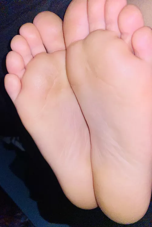 Do my soles look nice? by toeluv