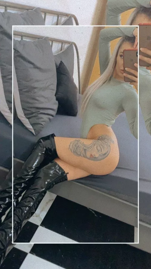 Do older men love naughty teens? by Bbyvannessa