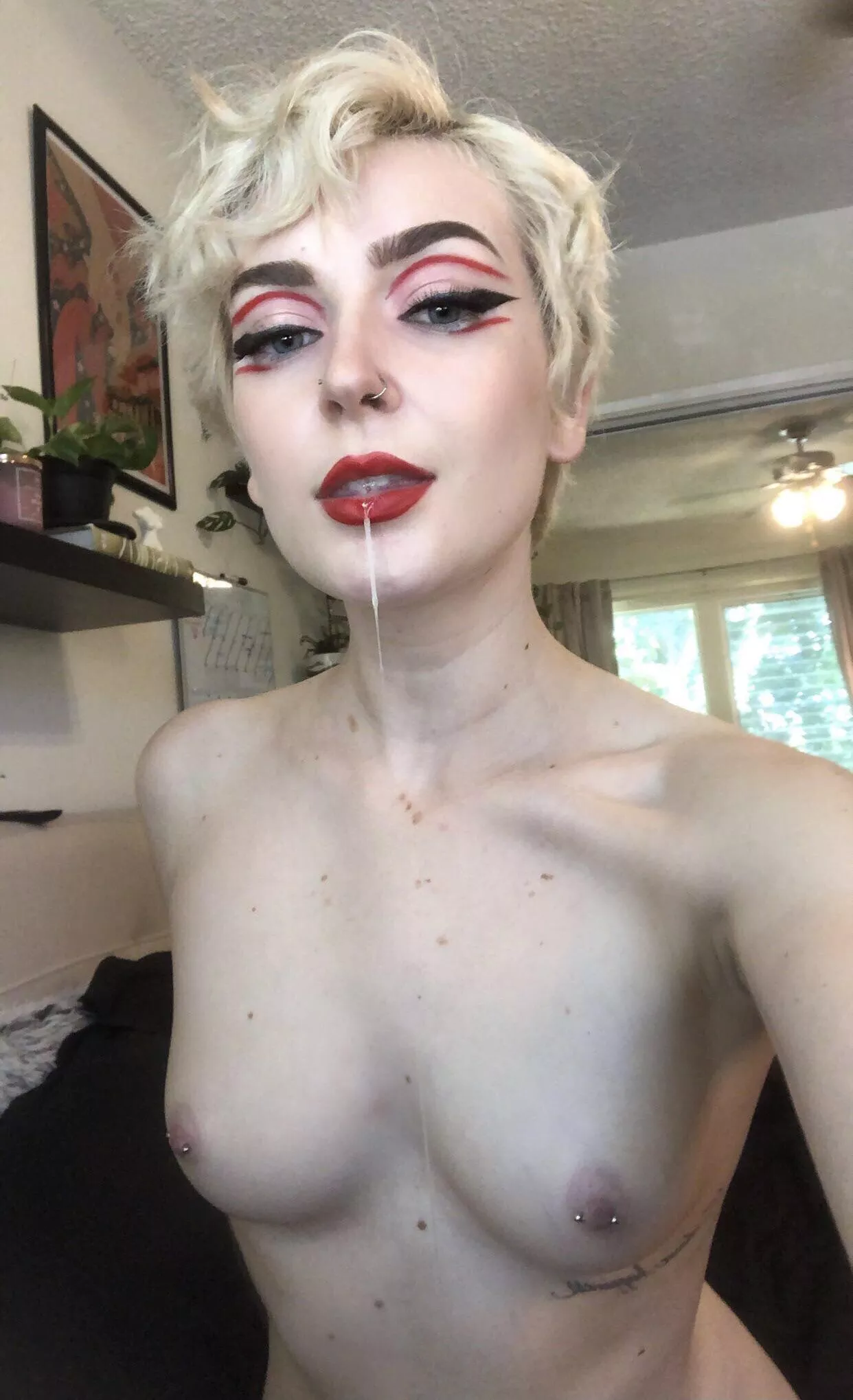 Do oyu lile red lipstick? posted by raspberriesruffian