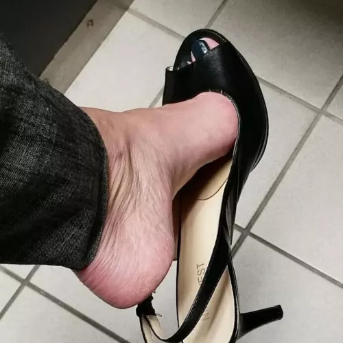 Do slingbacks and black toes work ok for you? by blameme2