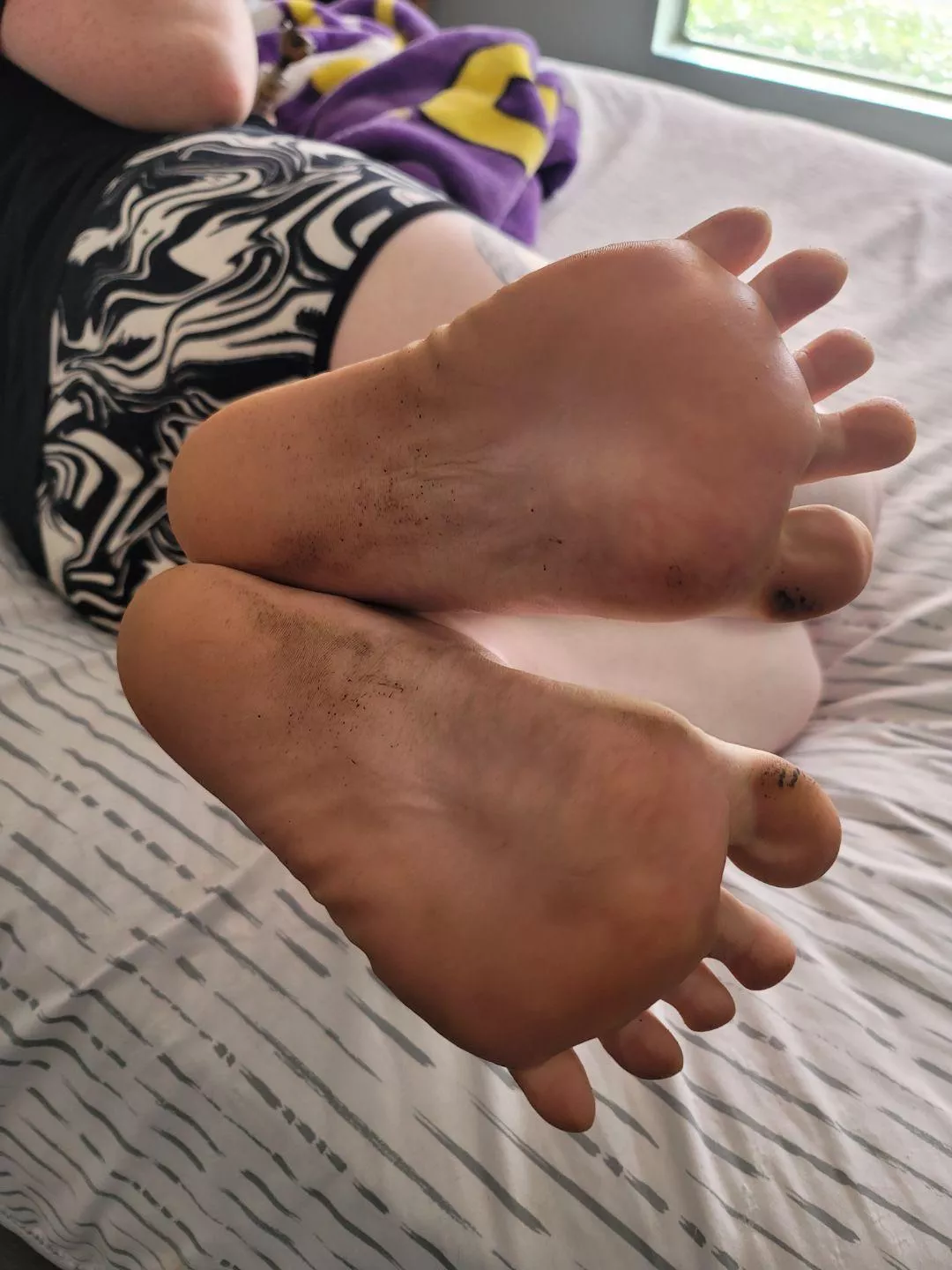 Do they always need to be clean for you to enjoy? {F} 23 #fetish #feet #feetfetish #dirtyfeetissexy posted by Mysterious-Drummer55