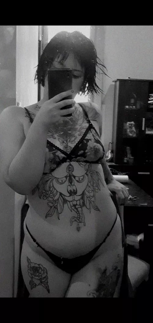 Do u like tattoo girls and dom? by lilith091