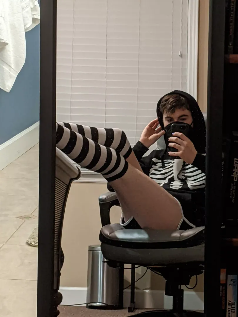 Do y'all like this pose? posted by RexLovesP3nis