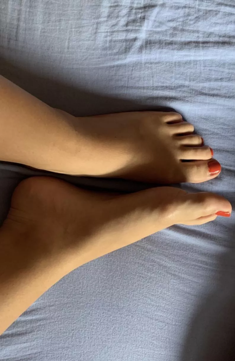 Do you guys like my feet? 🥵👣 posted by nancyynancy
