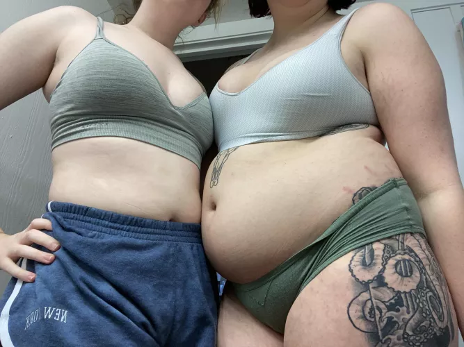 Do you guys like the body contrast between my feeder? 🥵🥵 by HeftyDoggy