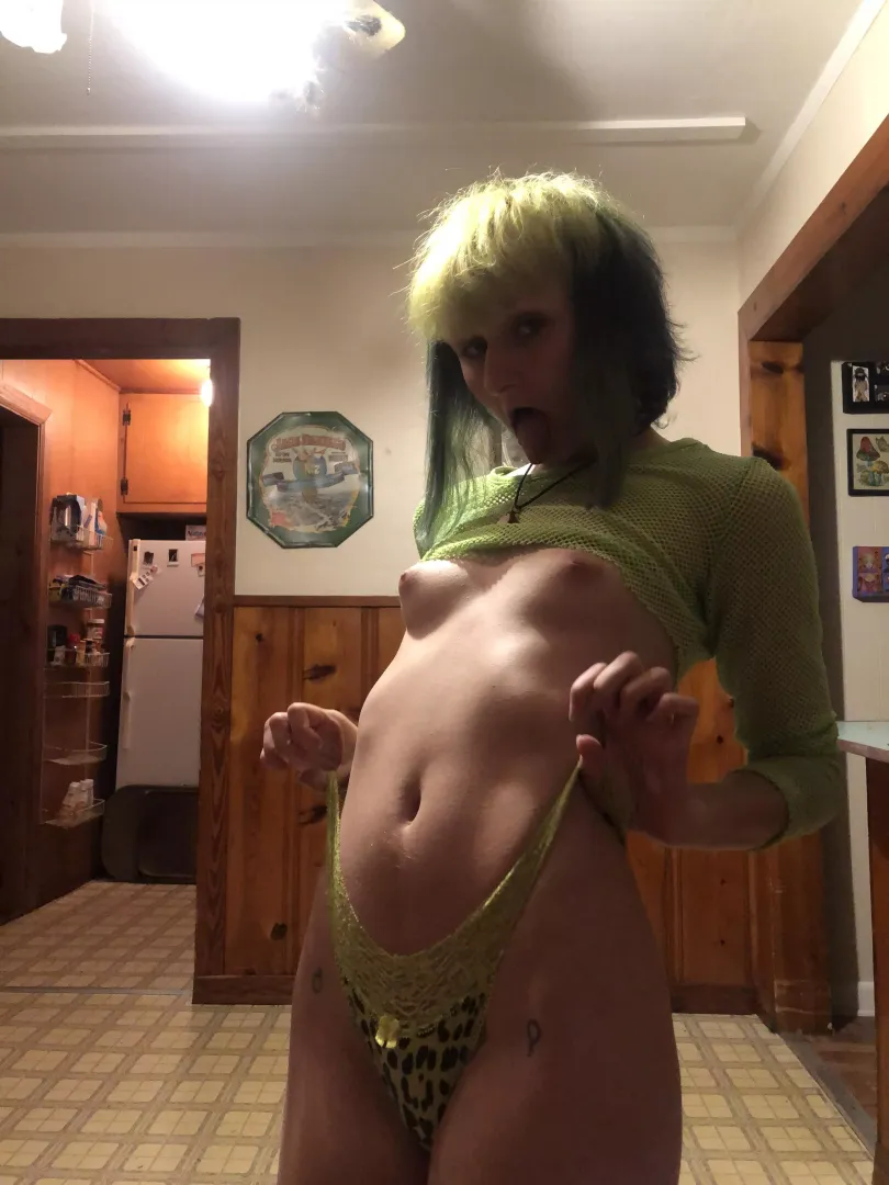 Do you have a favorite color? Mine is green, if you can’t tell.. posted by gloomybabyy