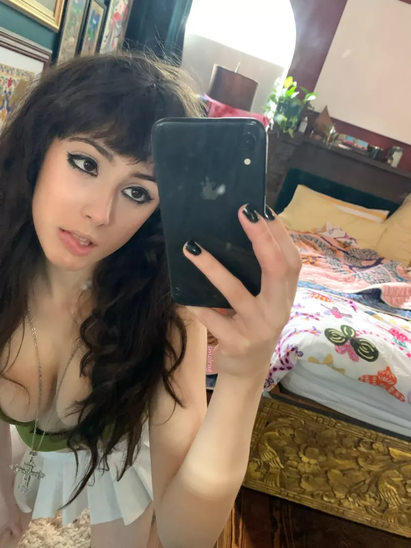 do you like 5'1 girls who are 18 and horny? 💚 by smolrug