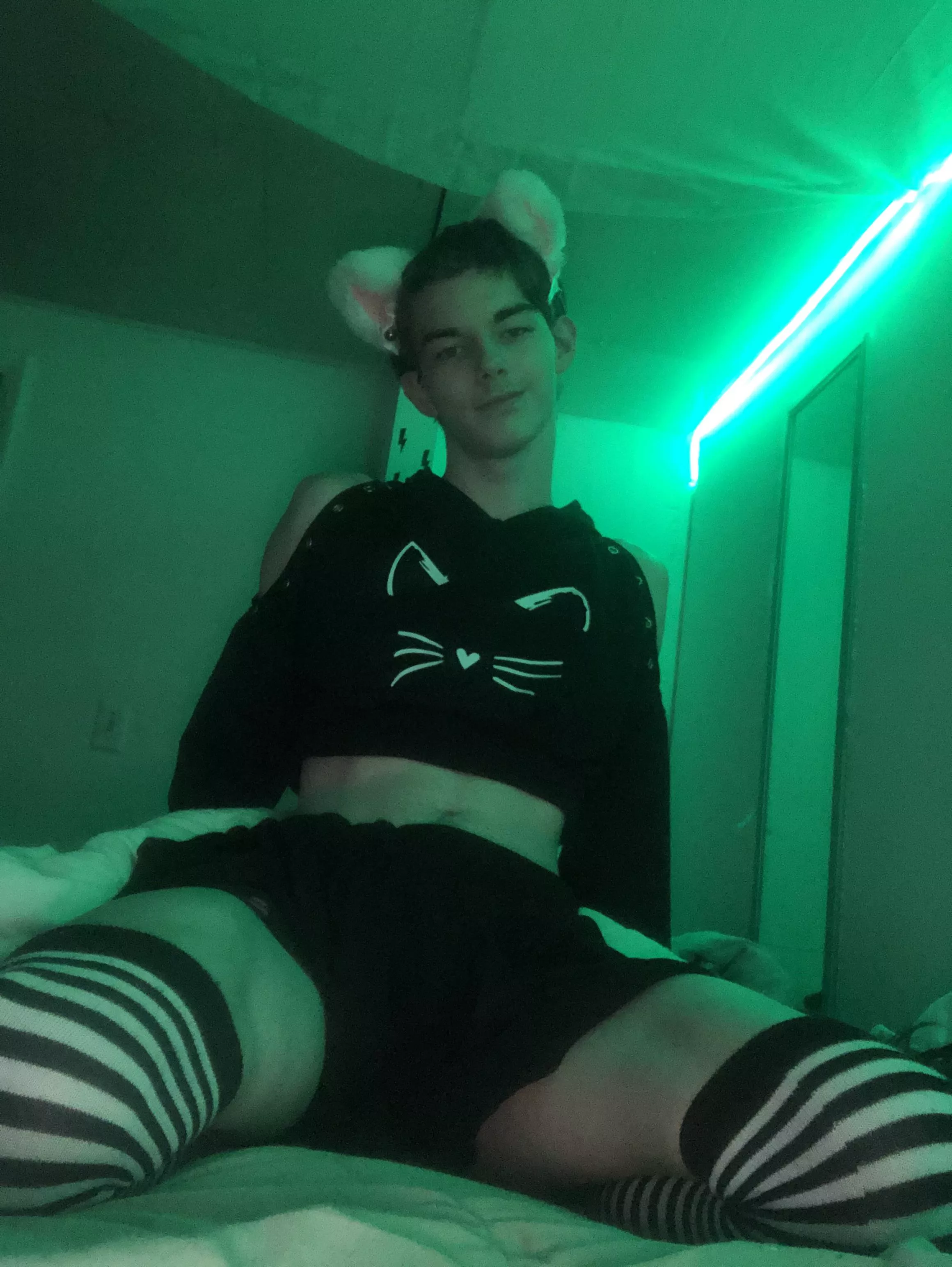 Do you like a femboy with strong thighs 👉👈 posted by RelativeTank8625