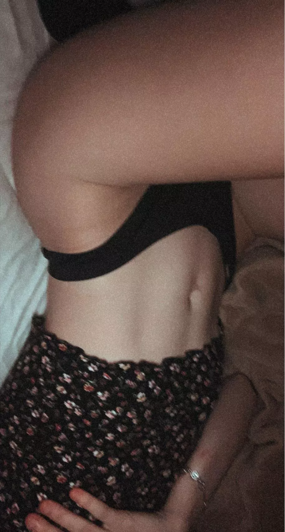 Do you like a sexy tease? If so, check the comments baby!! 😉👇🏽 posted by Hanna_Alexis