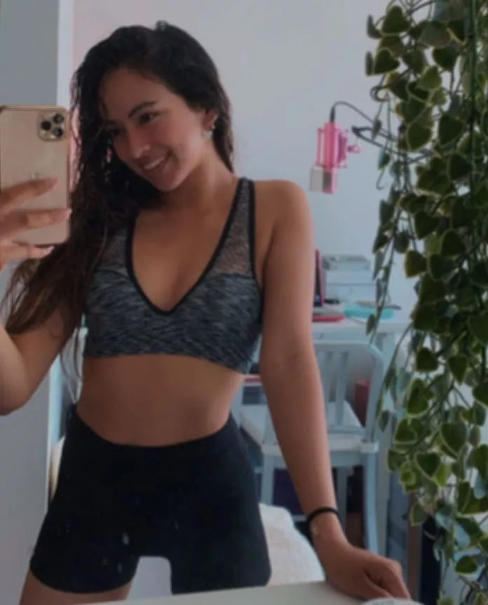 Do you like Asian gym girls with petite body 😇? posted by LoyallyObvious