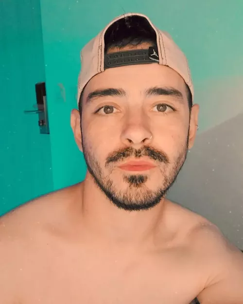 Do you like caps as much as me? 🧢 by Juanesgir