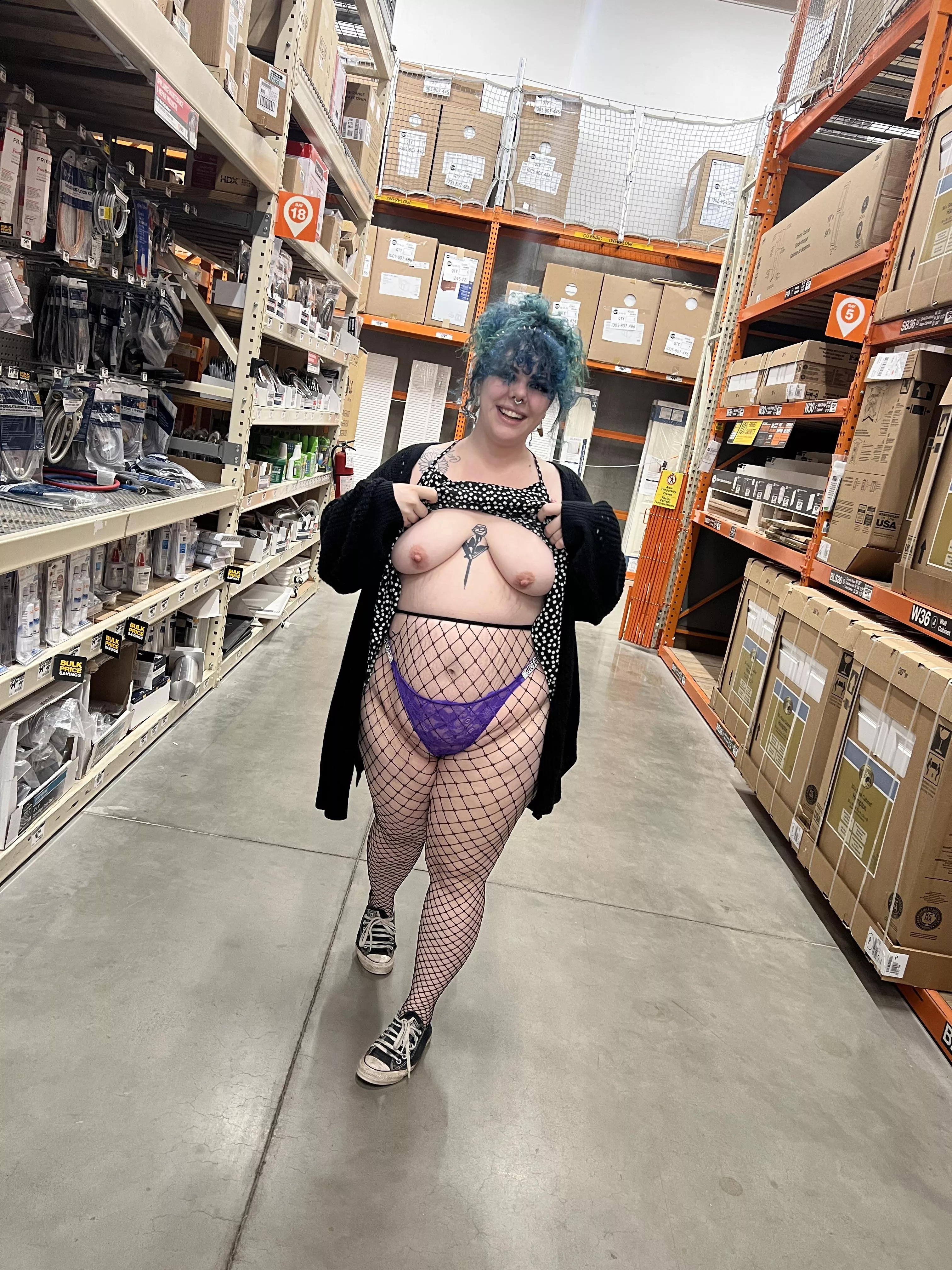 Do you like chubby public sluts? posted by Curlyhaircutiex