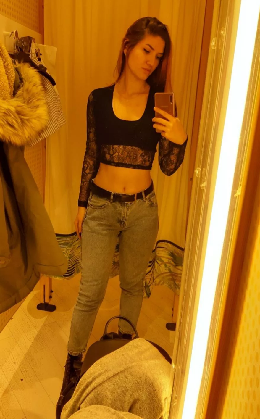 Do you like crop tops? posted by missvenomm_