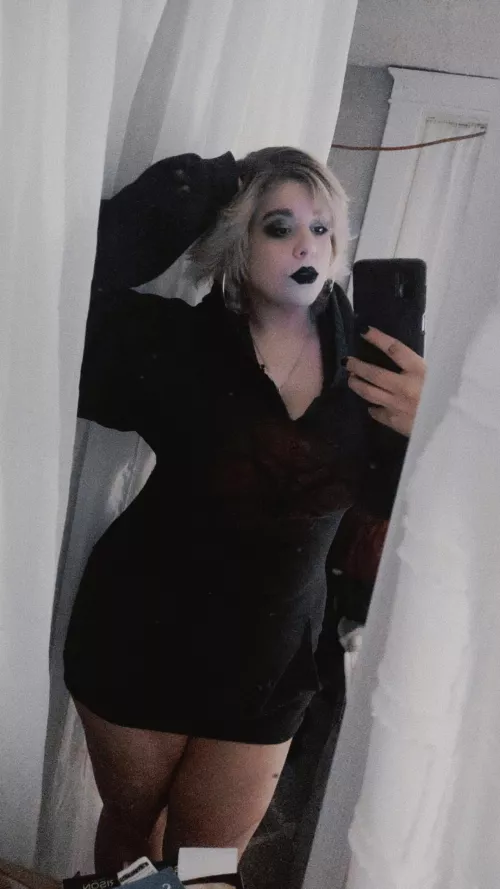 Do you like curvy girls? by BinaryPairadice