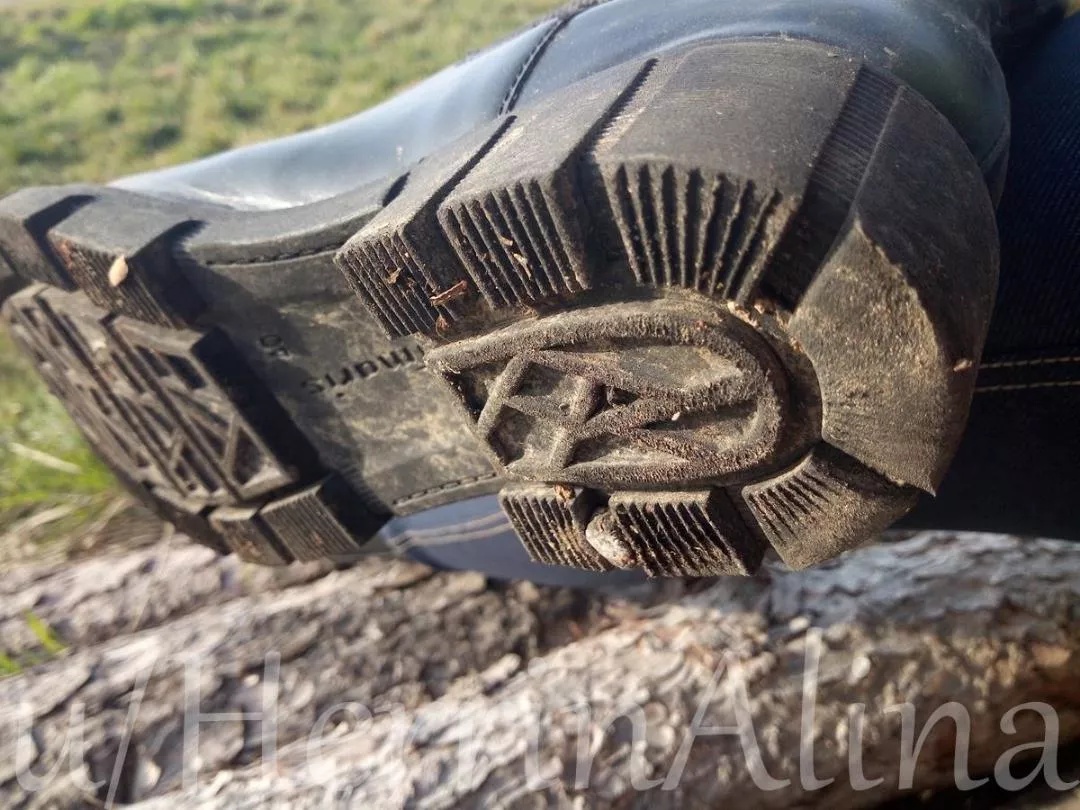 do you like dirty boots? [bootfetish] posted by HerrinAlina