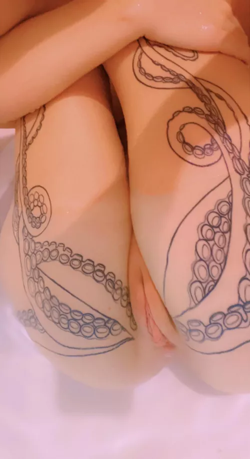 Do you like fat juicy octopussy? My page is 50% off ;) link in comments by missdaizychainz