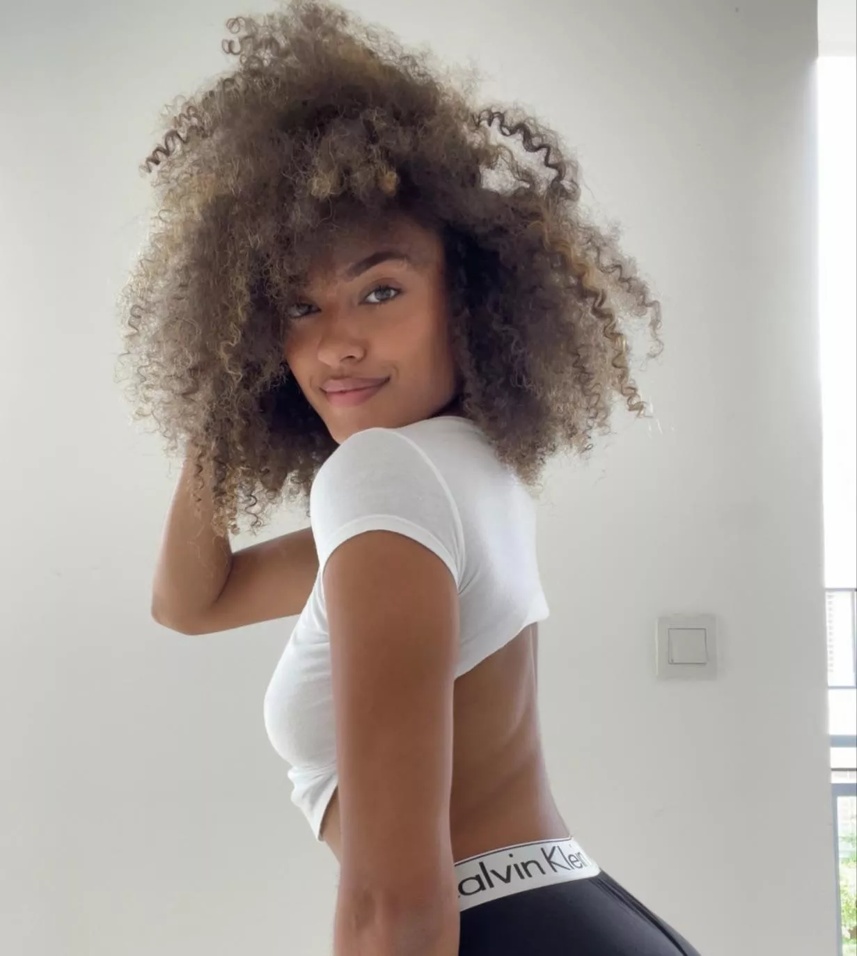 Do you like girls with curls ? posted by giirlnextdoor