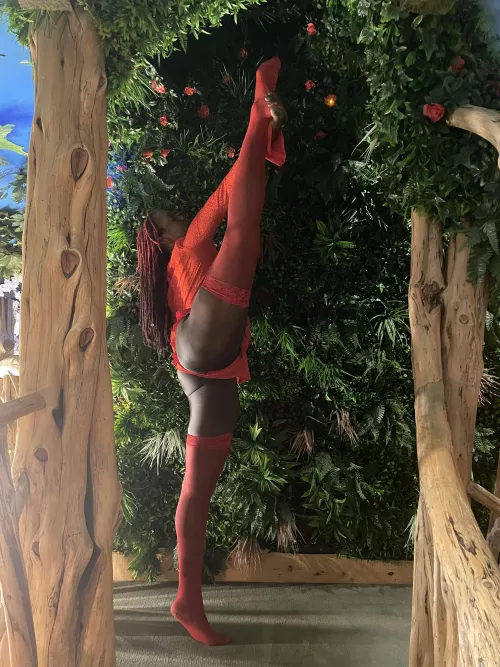 Do you like how flexible I am? 😘 by piscesthedancer