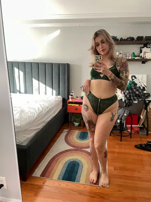 Do you like me in green? by thedolphingirl