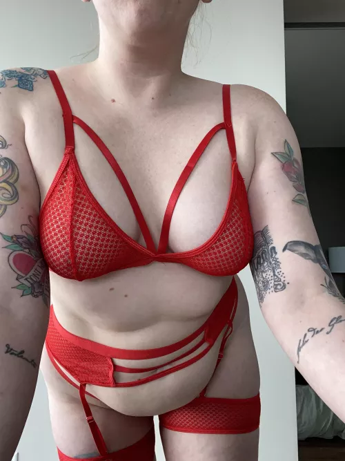 do you like me in red? by softscorpios