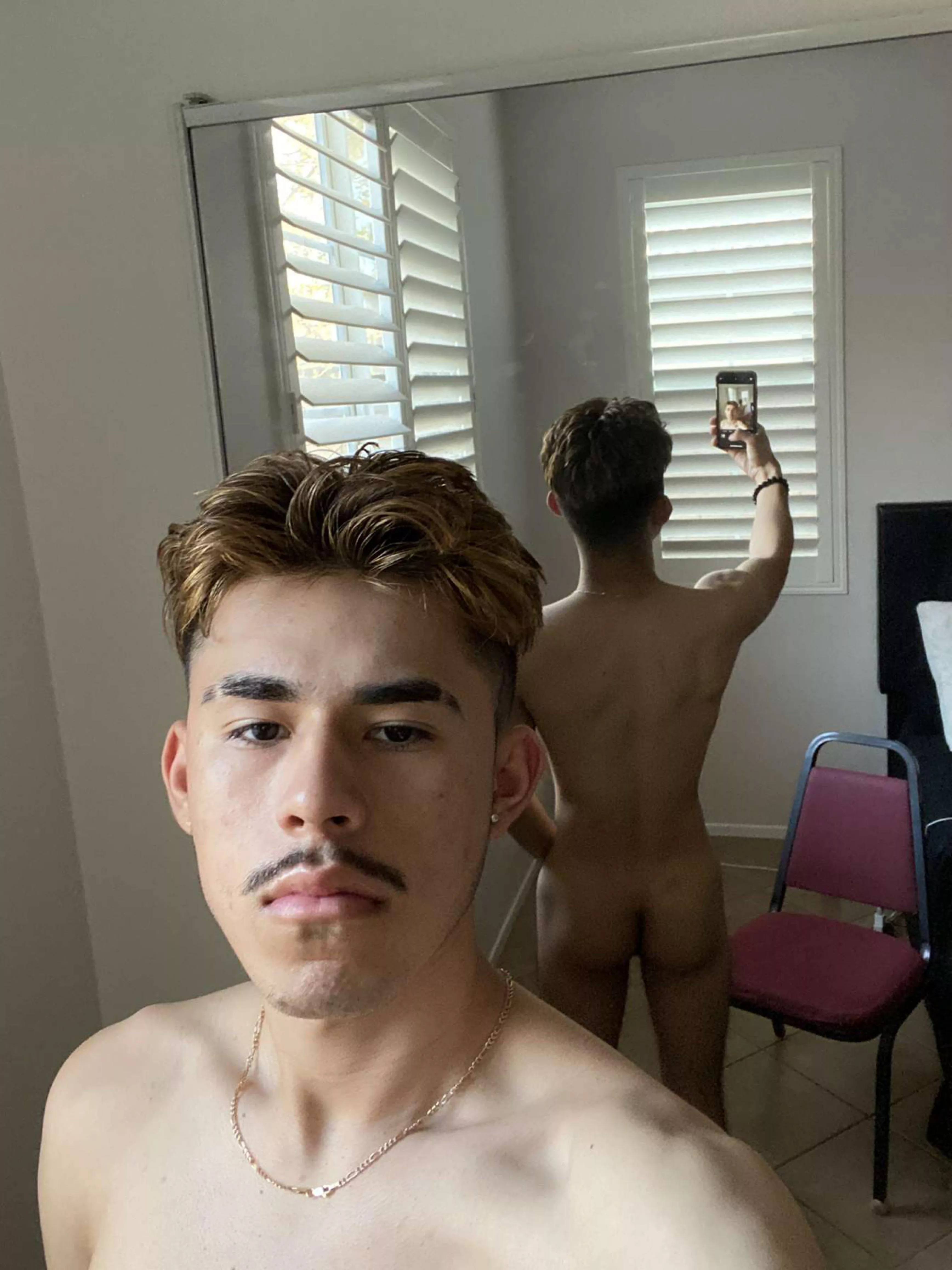 Do you like my 🍑? posted by August117