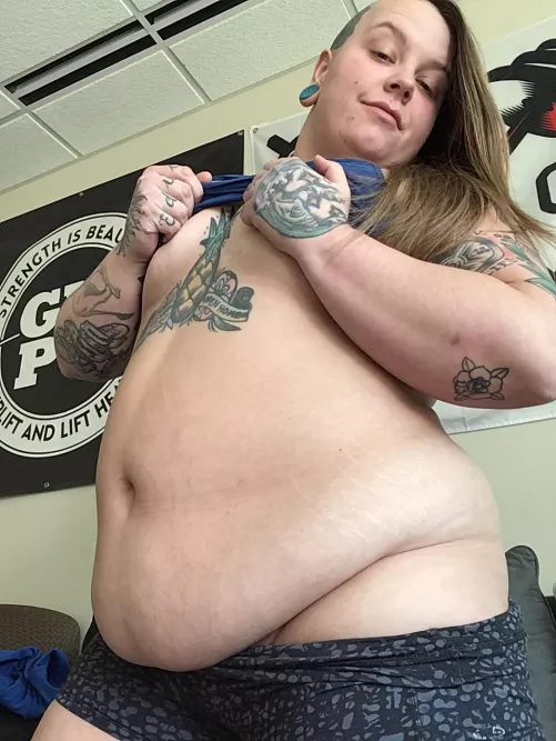 Do you like my belly? It’s like rullly rully strong. 😈👌🏼💋💪🏼 by QueenofConsent