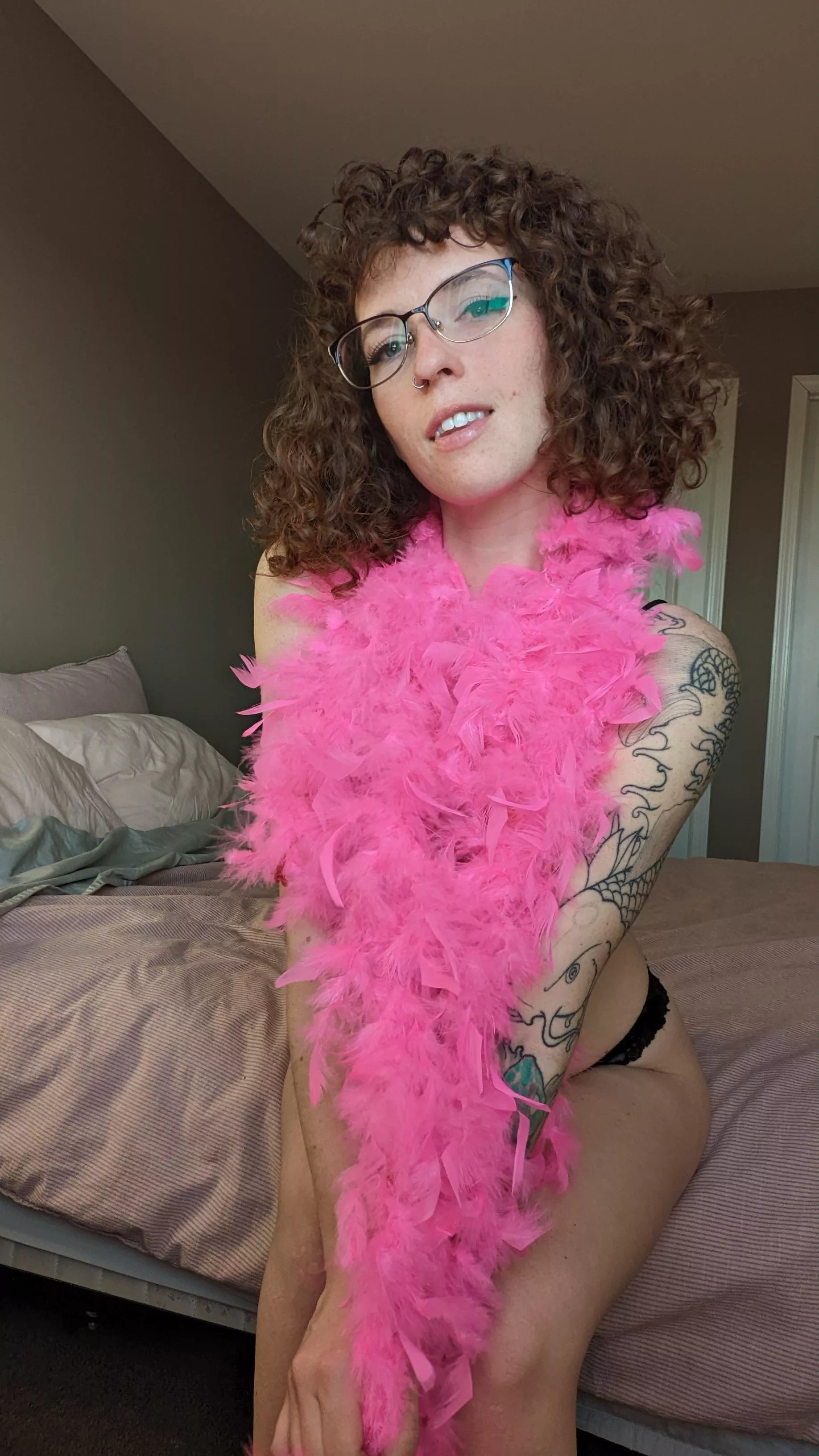 Do you like my boa? 😇 posted by nicegirlie