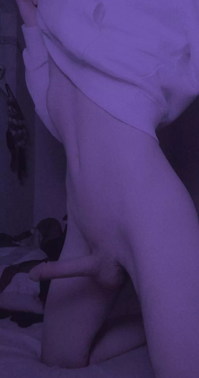 Do you like my body? posted by femboykiwi