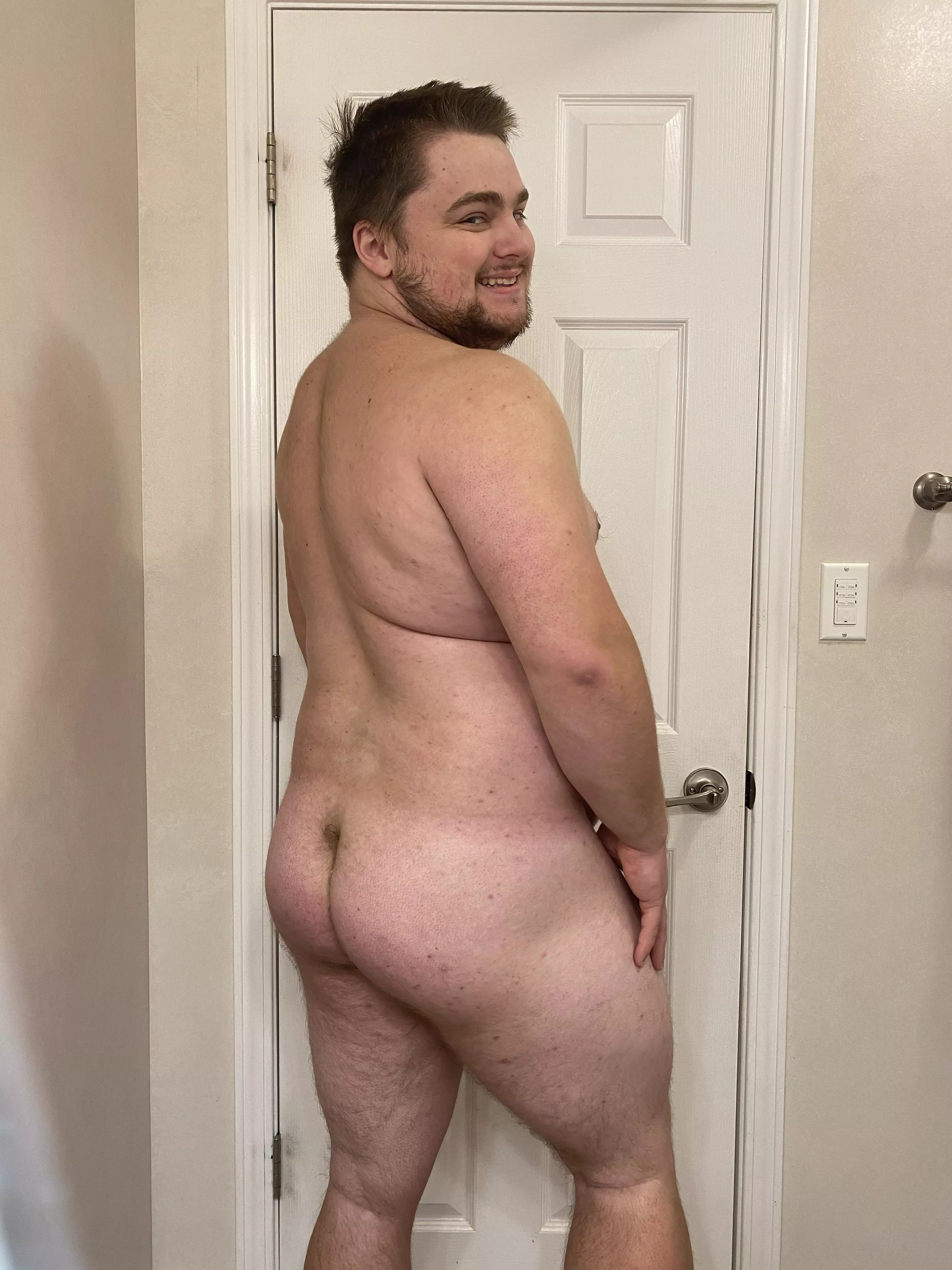 Do you like my booty? posted by tommyallenxxx