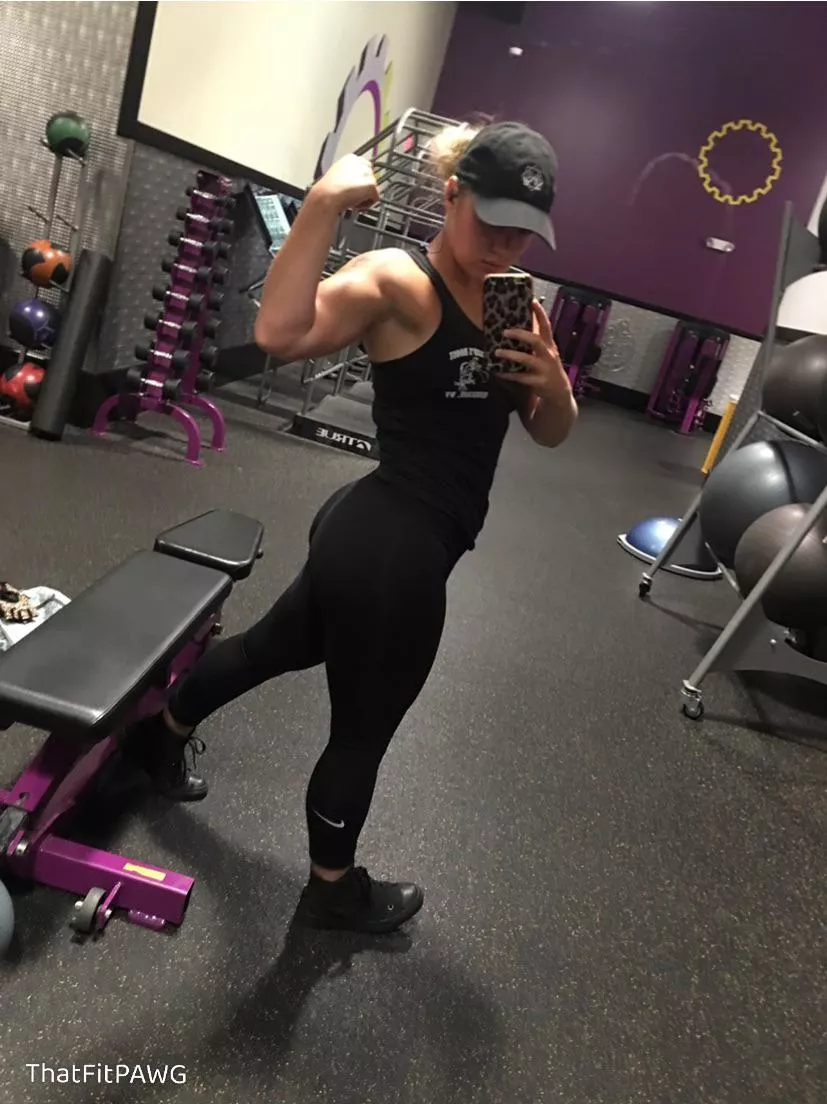 Do you like my choice of yoga pants for the gym? posted by ThatFitPAWG