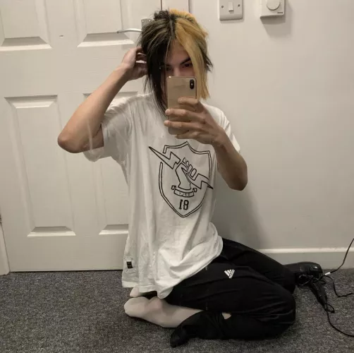 Do you like my comfy outfit? 😊 by SailMaleficent1509