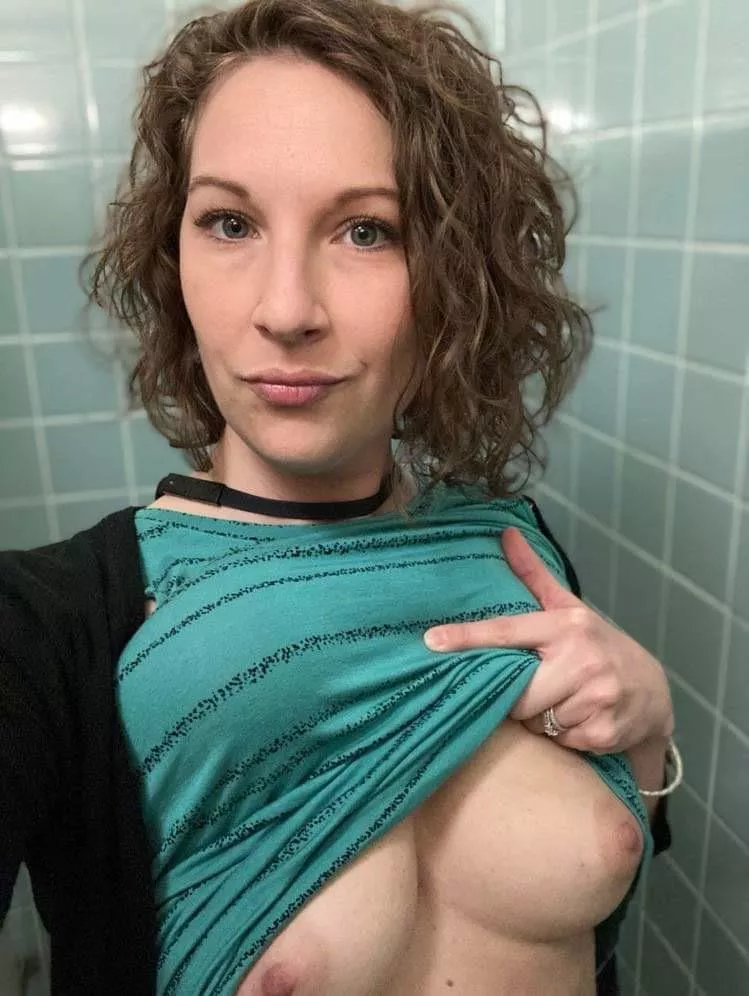 Do you like my duck face? Happy tittie Tuesday! posted by wwmolly86