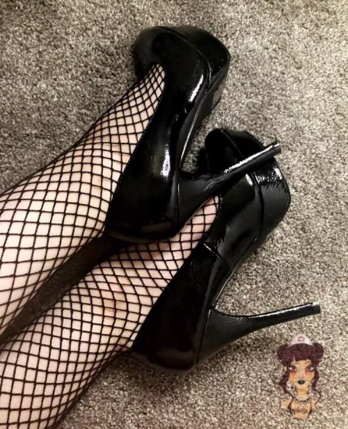 do you like my fishnets? by lindsxy