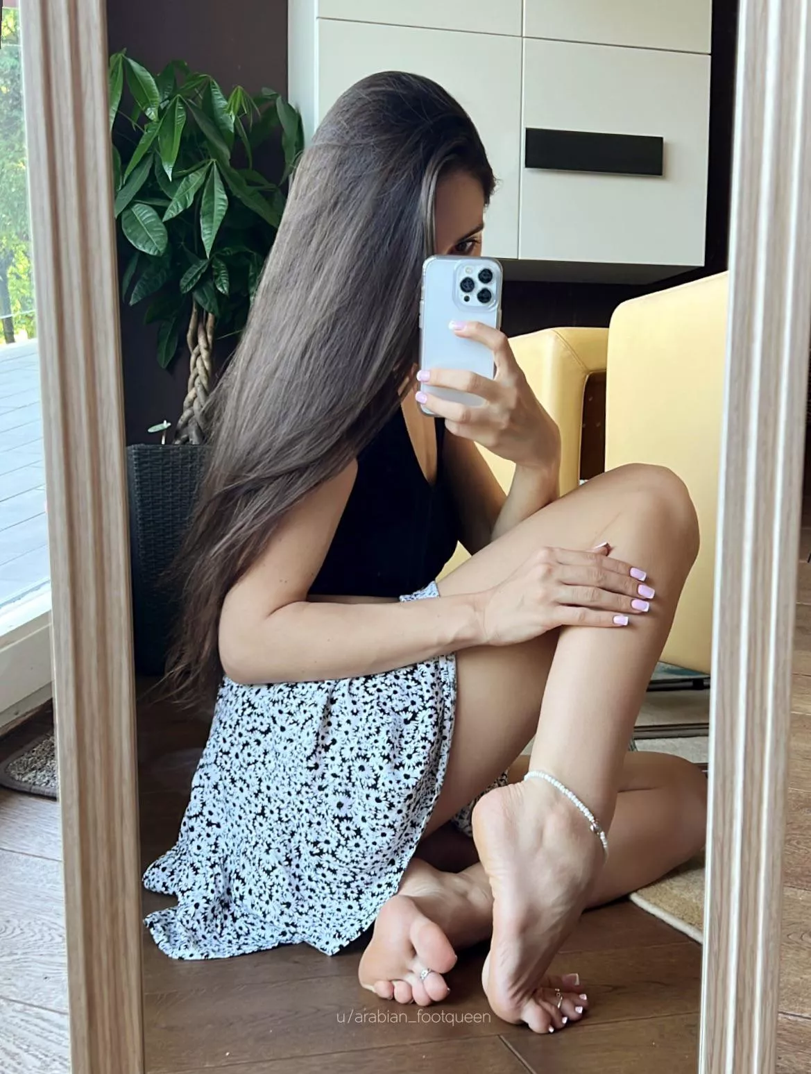 Do you like my flexible feet? posted by arabian_footqueen