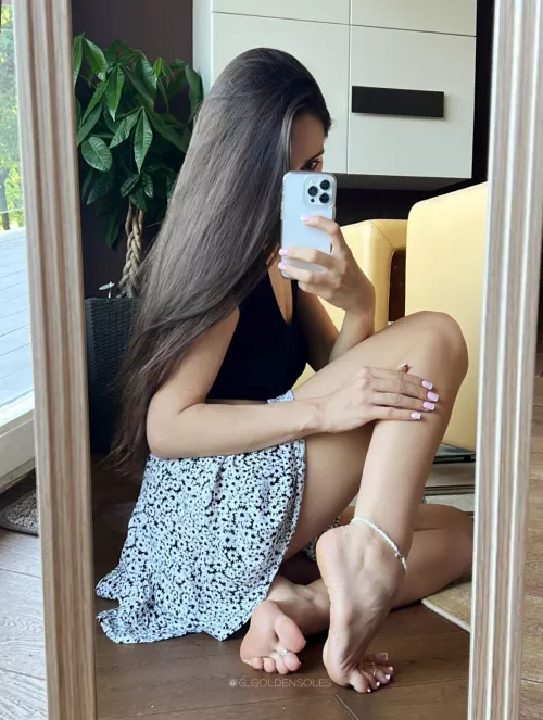 Do you like my flexible feet? by arabian_footqueen