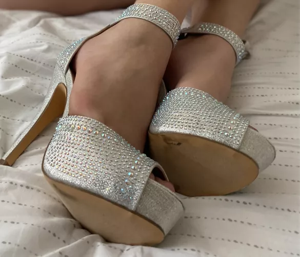 Do you like my heels? by LilStubZZZ420