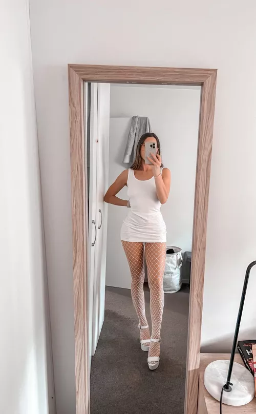 Do you like my legs? by bubblebuttbunni