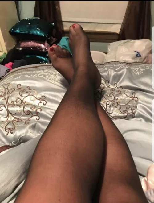 Do you like my legs and feet in pantyhose [36F] by fastgunfife