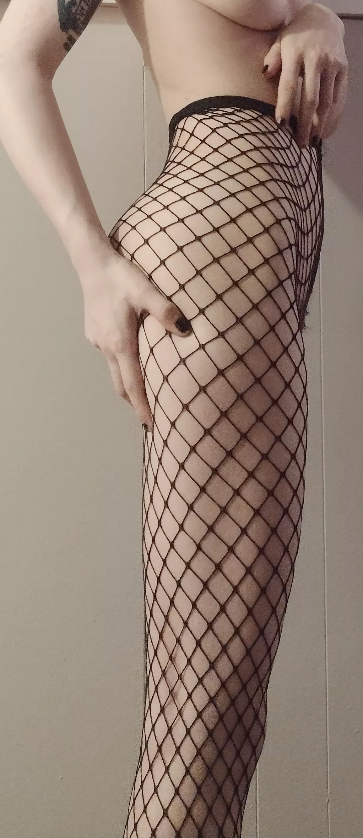 Do you like my long legs, baby? posted by glossyjpeg