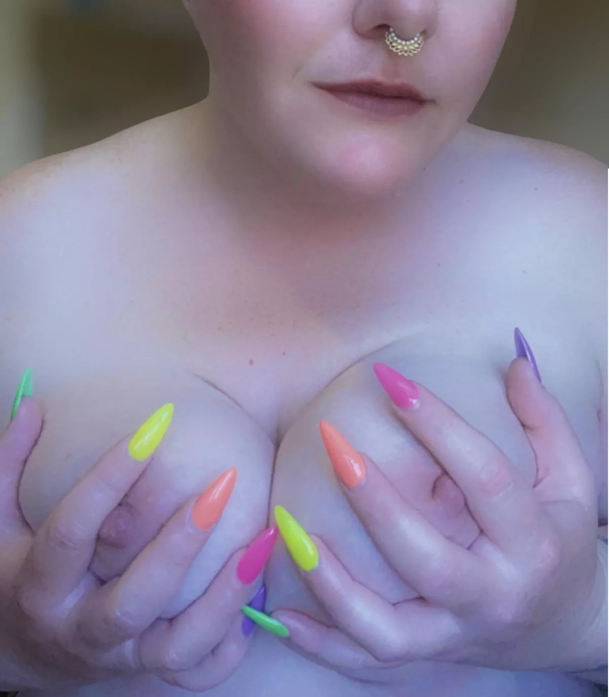 Do you like my nails? 🥺😈 posted by pied_piperess