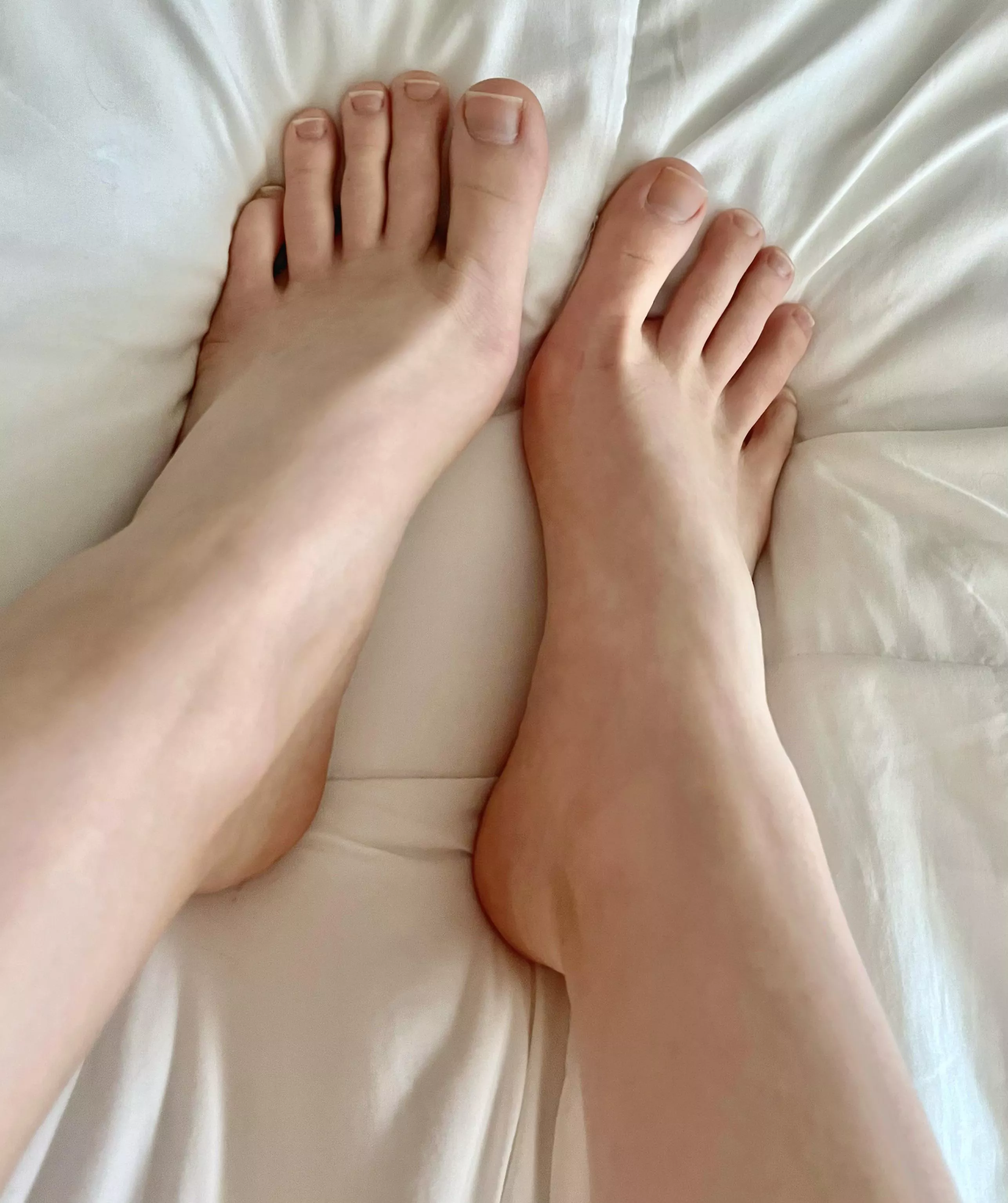 Do you like my natural toes? 💕 posted by Rubysole628