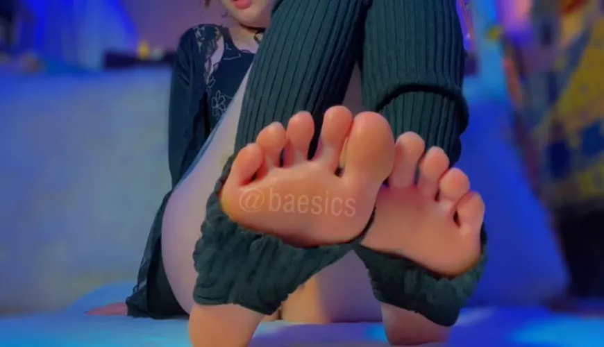 Do you like my new socks? by baesics