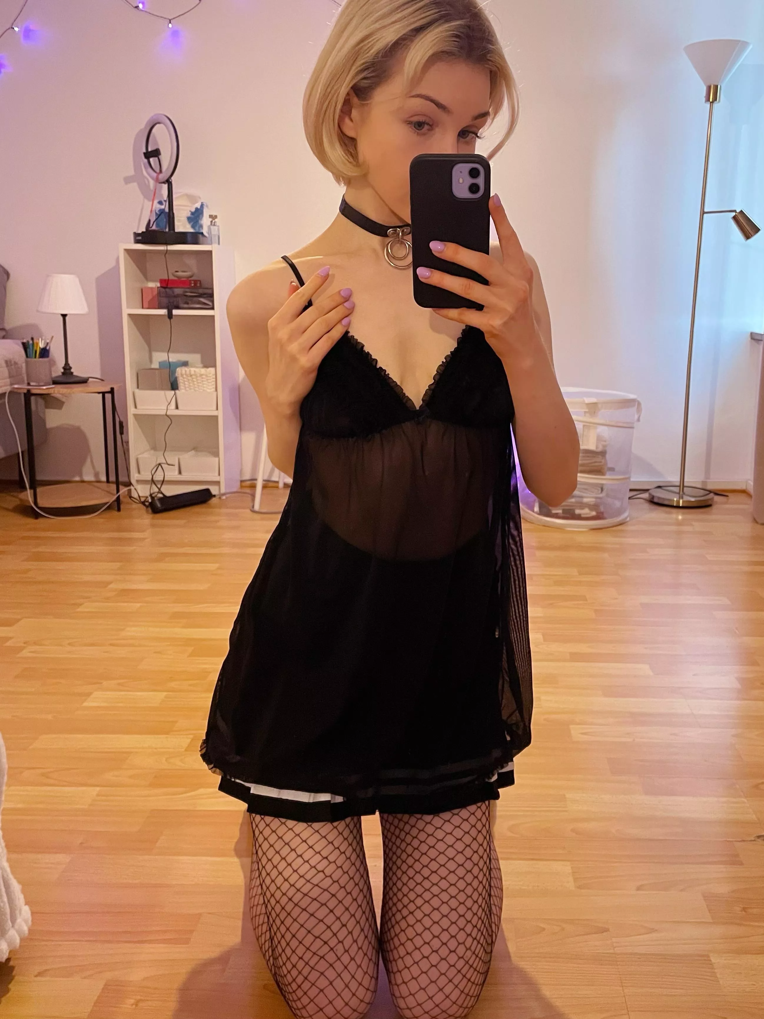 Do you like my nightgown? posted by martiangf