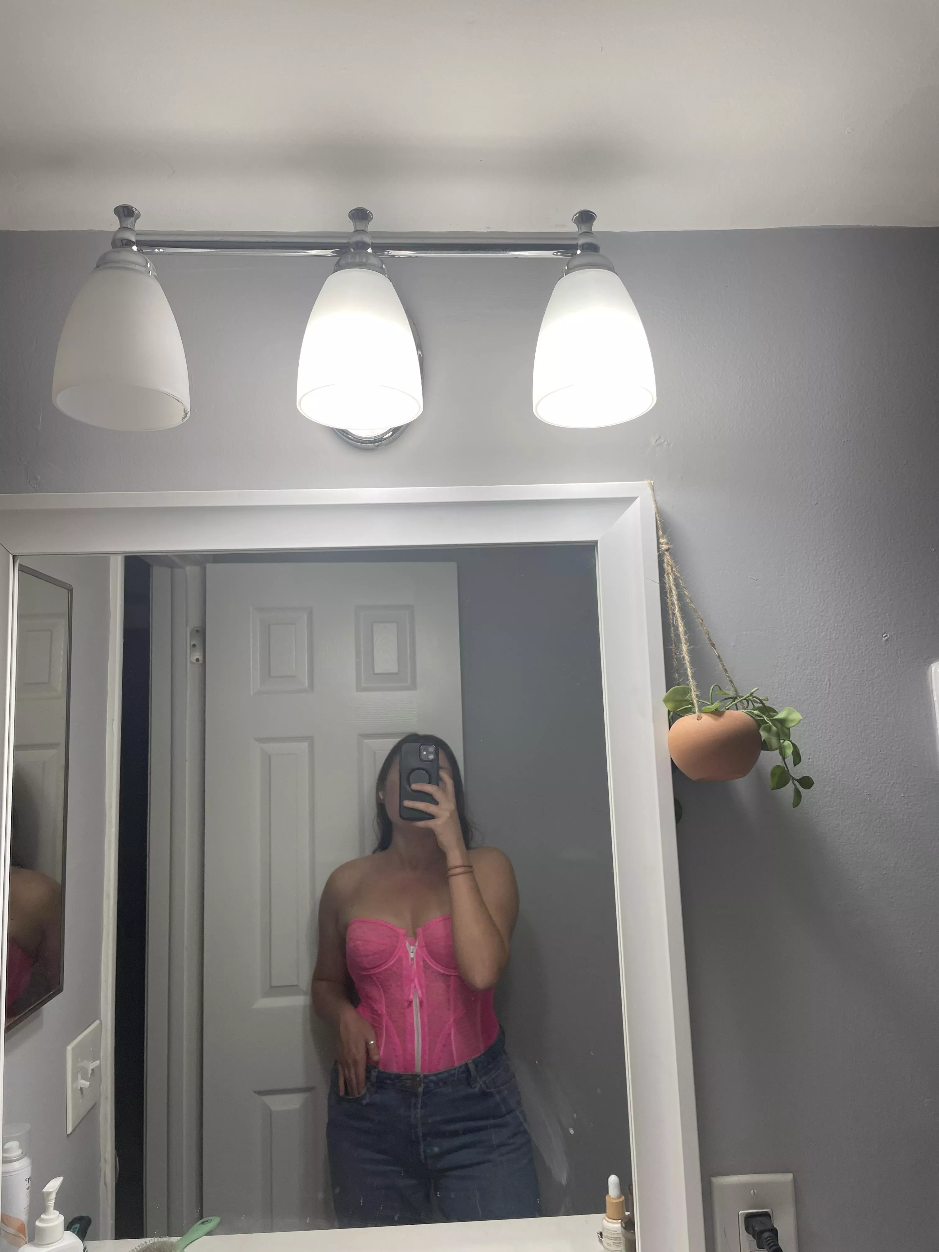 Do you like my outfit? [F] posted by Apprehensive-Pay3209