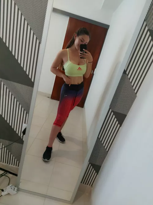 Do you like my outfit for the gym? by irisgw