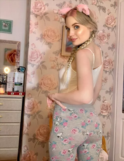 Do you like my pajamas? by ittybityprettykitty